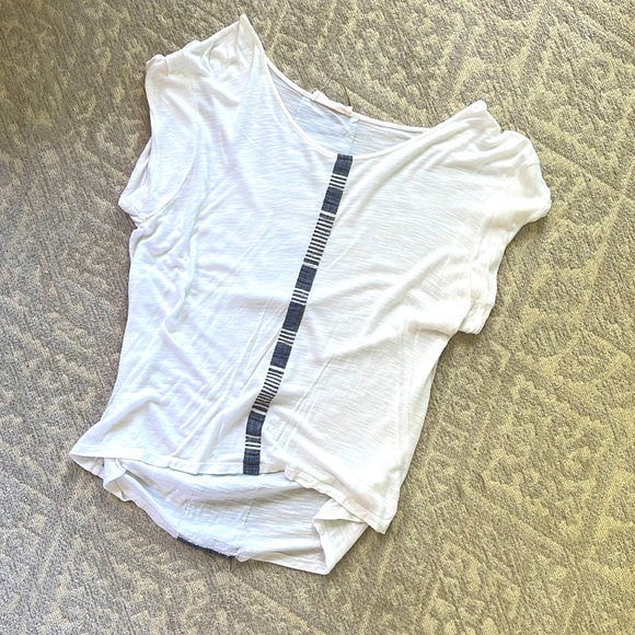 Le Sample Tops - Flowy tee with strip detail